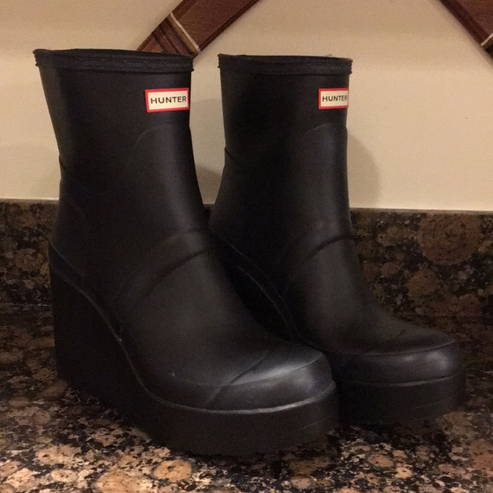 NWOB Hunter Wedge Ankle Rain Boot, black sz US 8